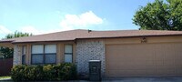 Building Photo - 2505 Mark Dr