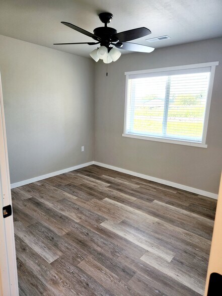 Building Photo - 105 Nieson St