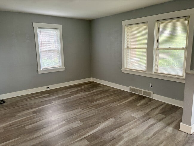 Building Photo - 2807 Homehurst Ave
