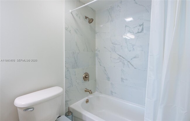 Building Photo - 1750 N Bayshore Dr