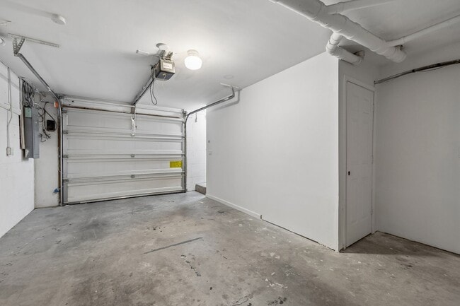 Building Photo - 219 Fairmont Ct