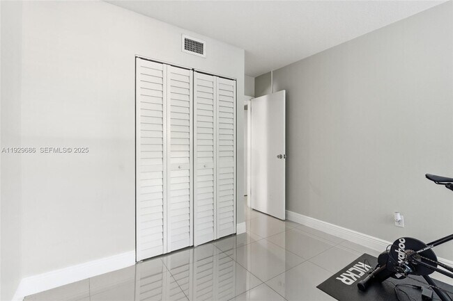 Building Photo - 2160 SW 16th Ave