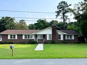 Building Photo - Charming 3 bed, 2 bath on Corner Lot in Old Pooler