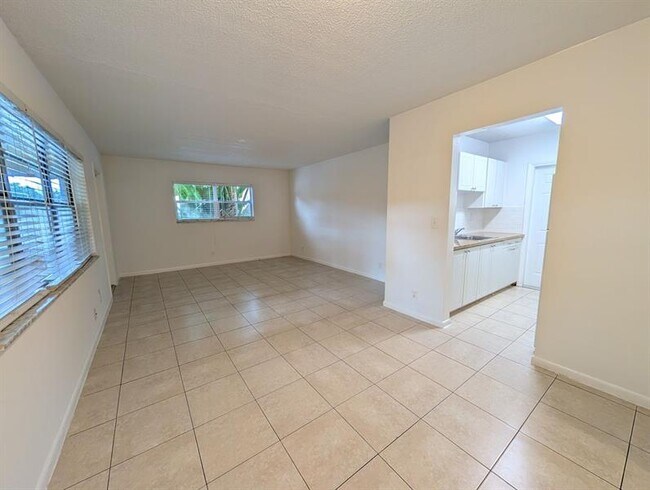 Building Photo - 481 Sunshine Dr