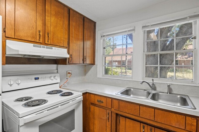 Building Photo - 1408 N Bronough St