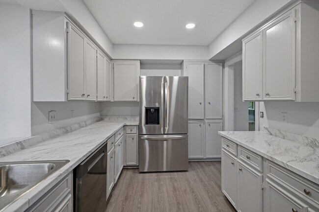 Building Photo - 5612 Stanford Ct