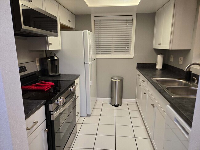 Building Photo - 2207 Parker Ave