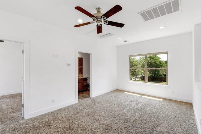 Building Photo - 1006 Lipan Trail