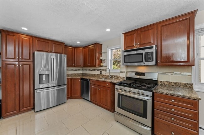 Building Photo - 537 Park Ave