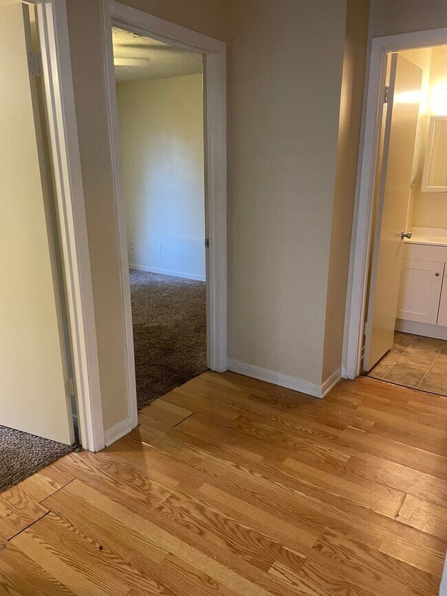 Building Photo - AUGUST PRE-LEASE!  Great 3 bedroom 2 Bathroom Duplex with Small Yard