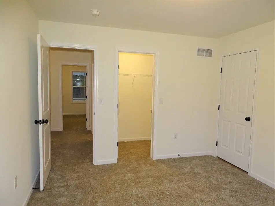 Building Photo - 2 Broken Arrow Dr