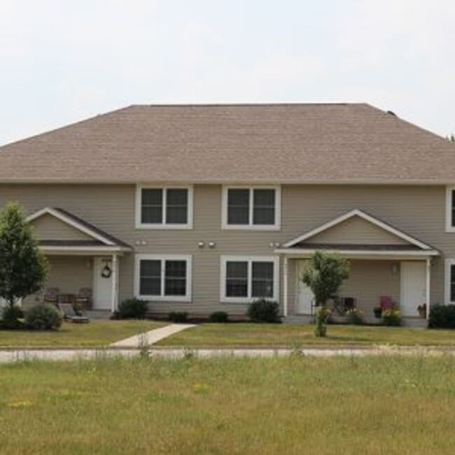 Building Photo - Luxury Townhome and beautiful kitchen