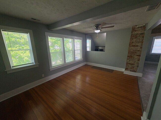 Building Photo - 2800 R St