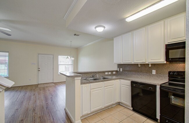 Building Photo - Affordable 3-Bedroom Townhome in Prime Missouri City Location