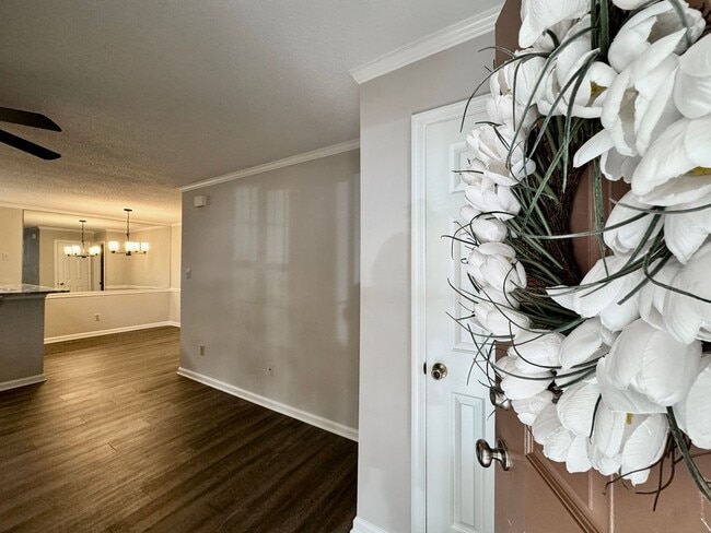 Building Photo - Updated 1st Floor/1-Level Condo Available NOW & Rent Includes Water, Sewer, Trash, Landscaping, F...