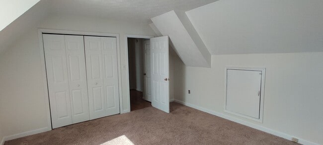 Building Photo - 3 bedroom home with fenced rear yard
