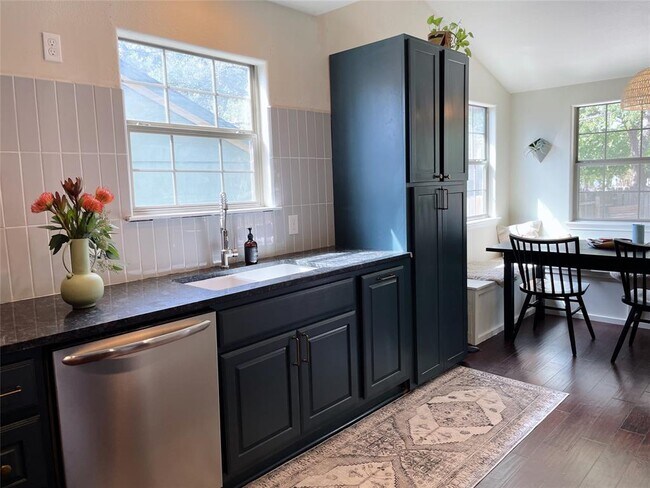 Building Photo - 7018 Crosswood Dr