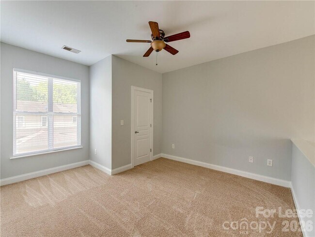 Building Photo - 927 Garden District Dr