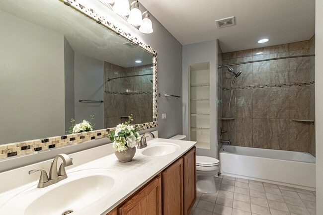 Building Photo - 403 Shadow Creek Dr