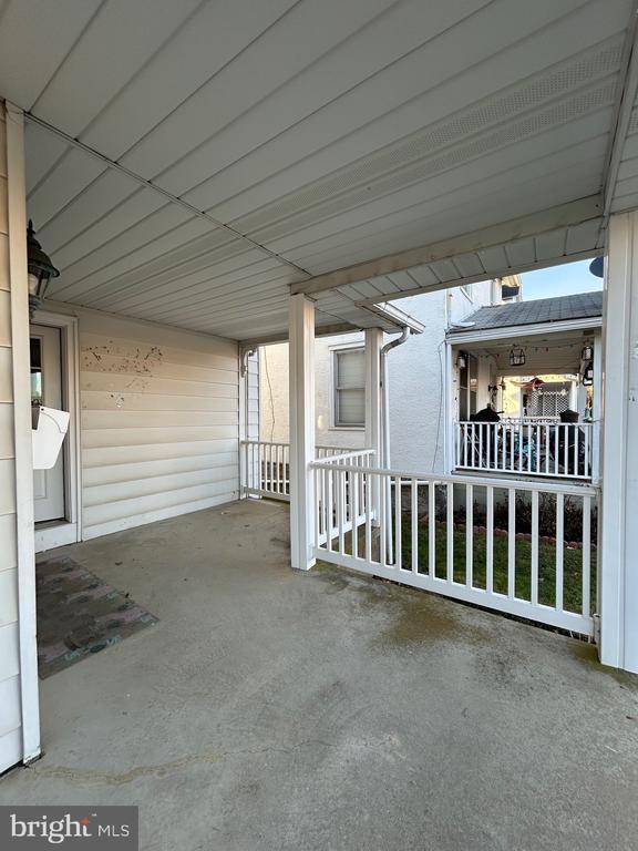 Building Photo - 424 Center St