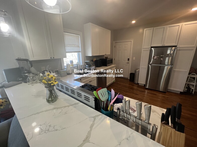 Building Photo - 337 Highland Ave