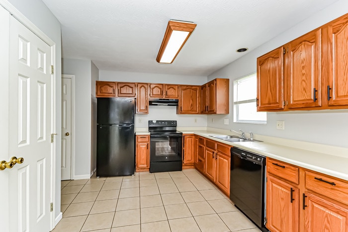 Building Photo - 690 W Arielle Ct