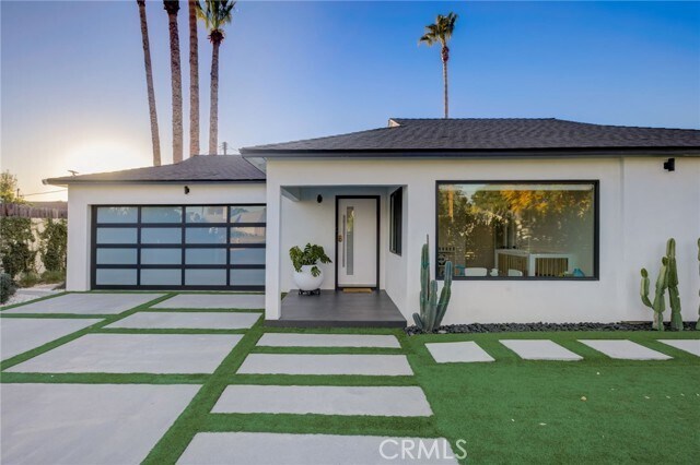 Building Photo - 8161 Encino Ave