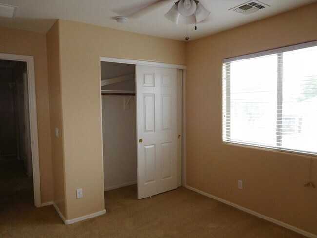 Building Photo - Huge 2700 SFT, Golf-view Community in Villages at Queen Creek!