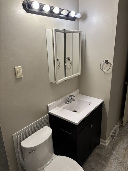 Building Photo - 1505 Benton St