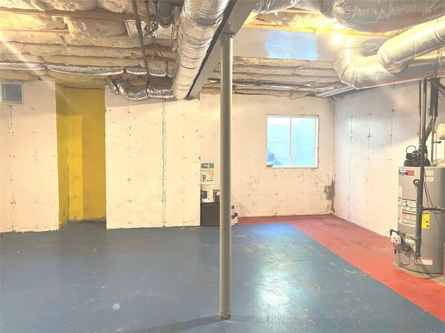 Building Photo - 890 Huntington Dr
