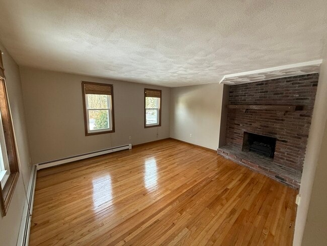 Building Photo - 59 Elm St