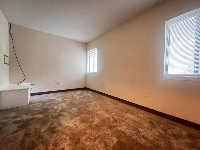 Building Photo - 3720 Rock Brook Dr