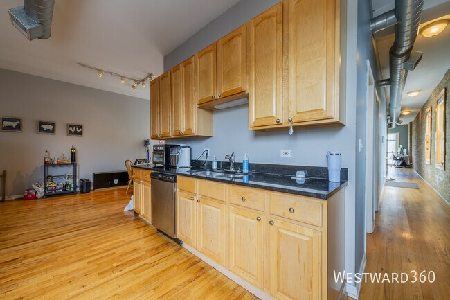 Building Photo - 2636 N Orchard-4F