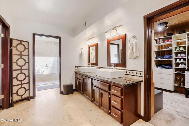 Building Photo - 5344 E Shaw Butte Dr