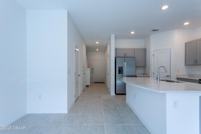 Building Photo - 326 Riverfront Wy