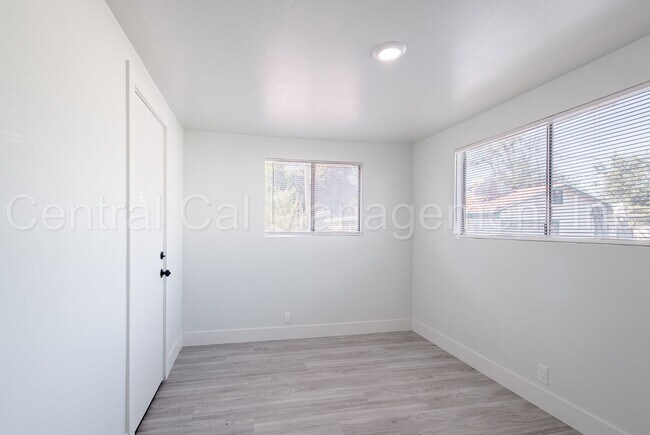 Building Photo - 341 Laurel Ave