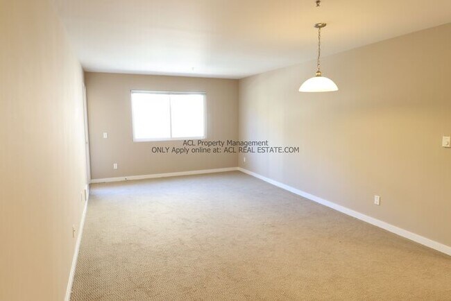 Building Photo - Perectly Located, **PET FRIENDLY** Spacious, 2bed/ 2bath, Emeryville Condo For Rent