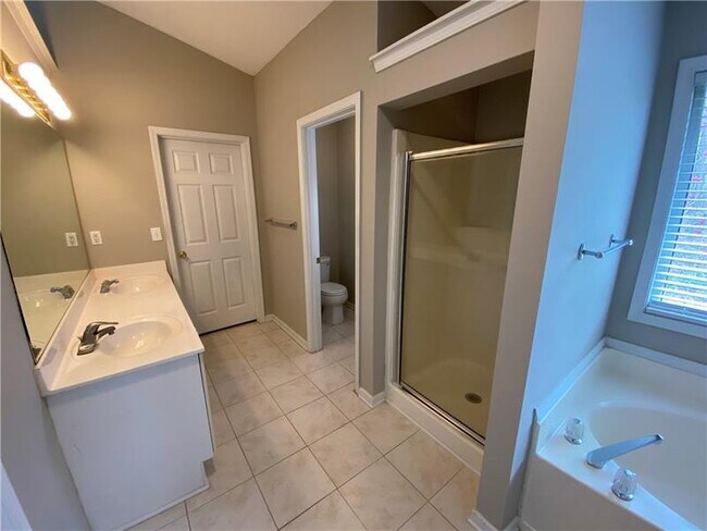 Building Photo - 2455 Millerbrook Dr