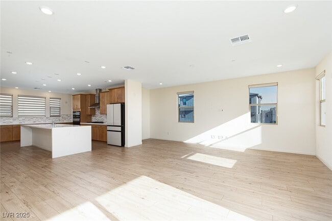 Building Photo - 1474 Whistling Kite St