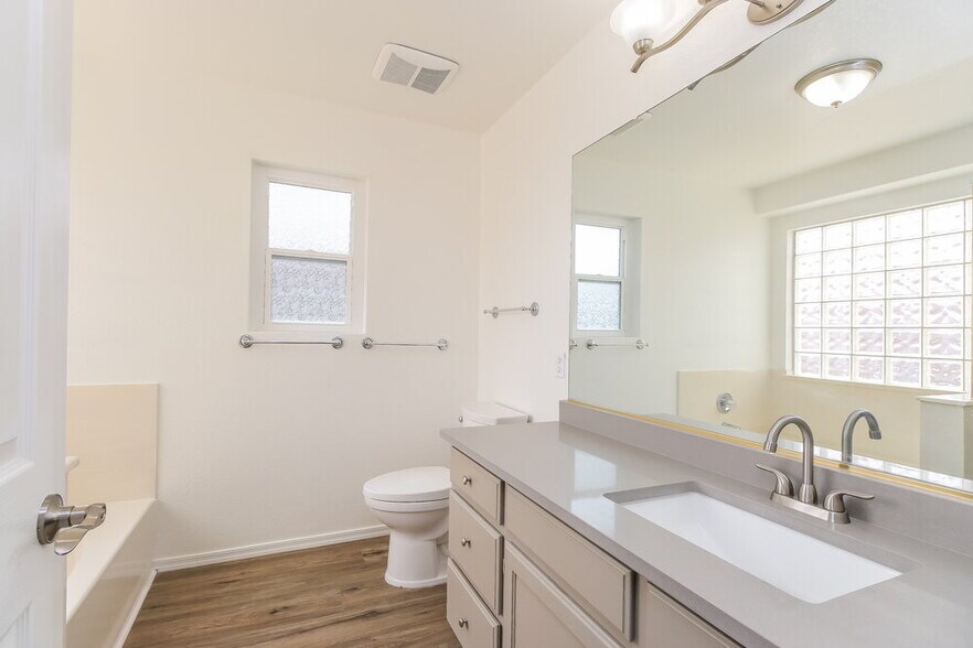 Building Photo - 6951 E Lomita Ave
