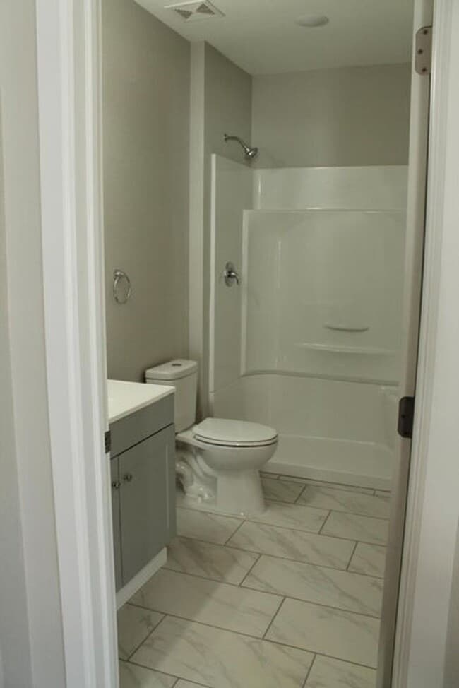 Building Photo - Modern Elegance Meets Comfort – Fully Remo...