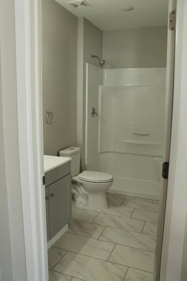 Building Photo - Modern Elegance Meets Comfort – Fully Remodeled 4BR/2BA Dream Home!