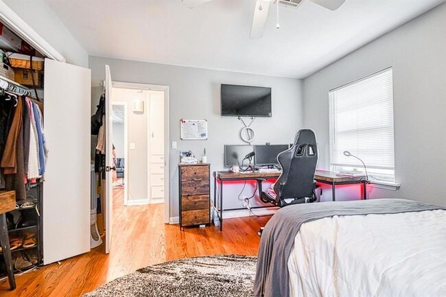 Building Photo - 1205 Westlawn Dr