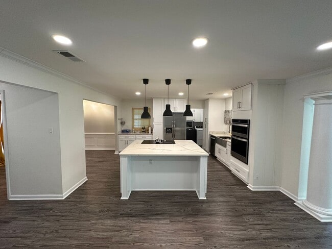 Building Photo - 289 Woodmont Dr