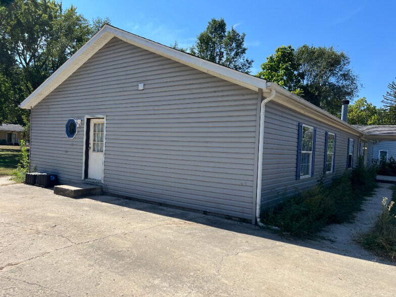 Building Photo - 420 Decker St