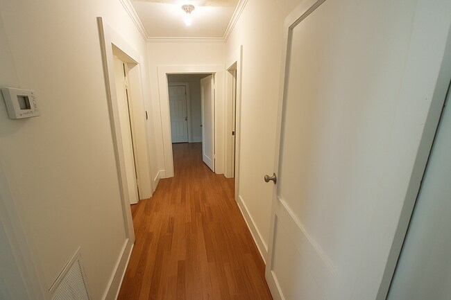 Building Photo - 1464 Bailey Ave
