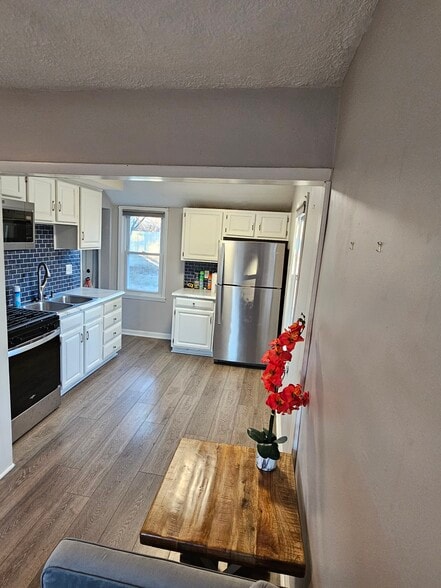 Building Photo - 118 S Kenmore Dr