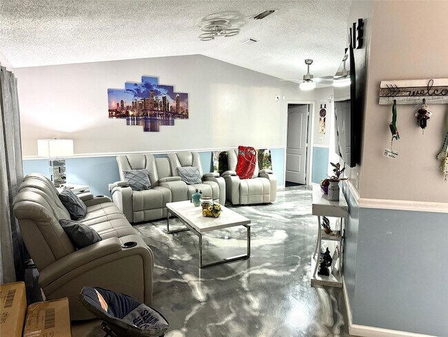 Building Photo - 2122 Winningway St