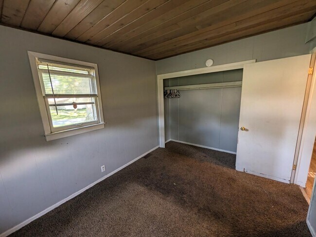 Building Photo - 56445 Eastlea Dr