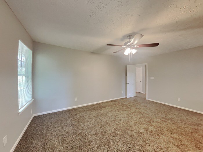 Building Photo - 942 Shadow Ridge Trail